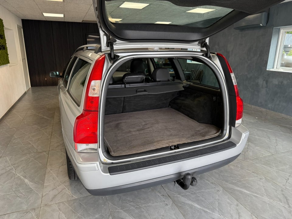 Volvo V70 2,4 D 130 Momentum aut. 5d