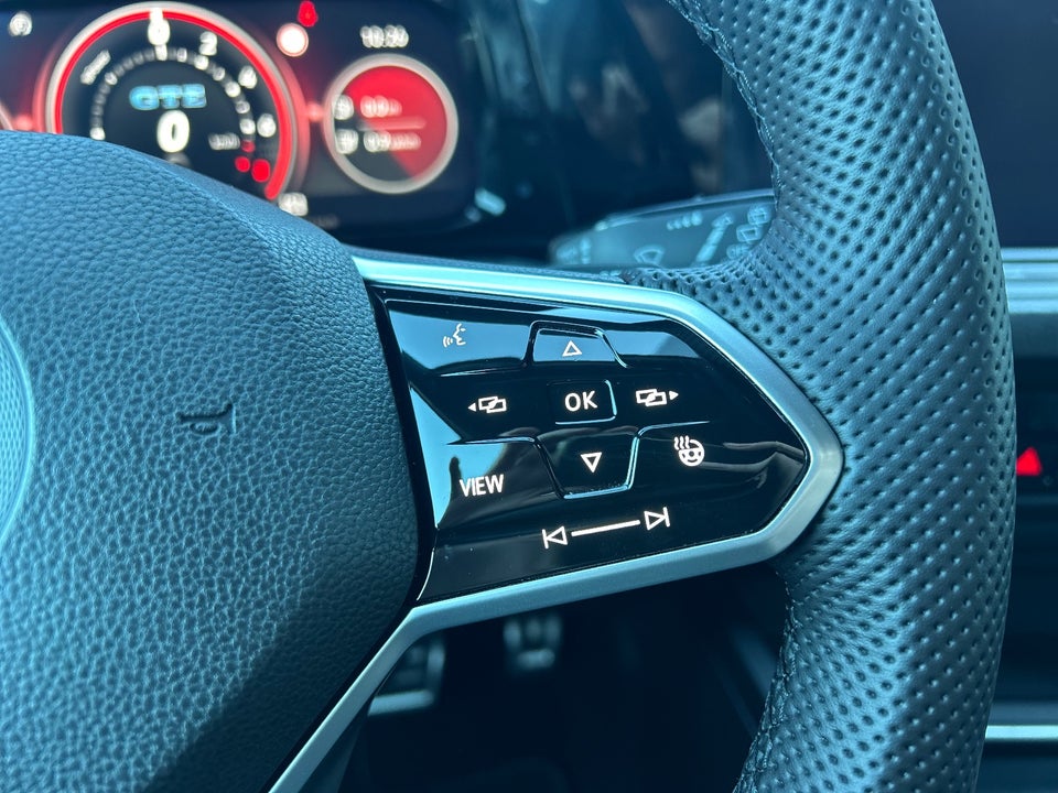 VW Golf VIII 1,4 GTE DSG 5d