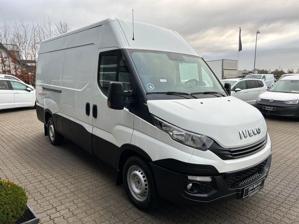 Iveco Daily 2,3 35S16 12m³ Van AG8