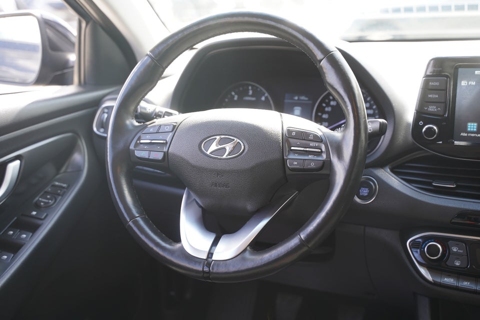 Hyundai i30 1,6 CRDi 115 Premium stc. 5d