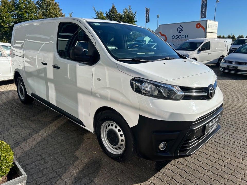 Toyota ProAce 2,0 D 120 Medium Comfort Master aut. 4d