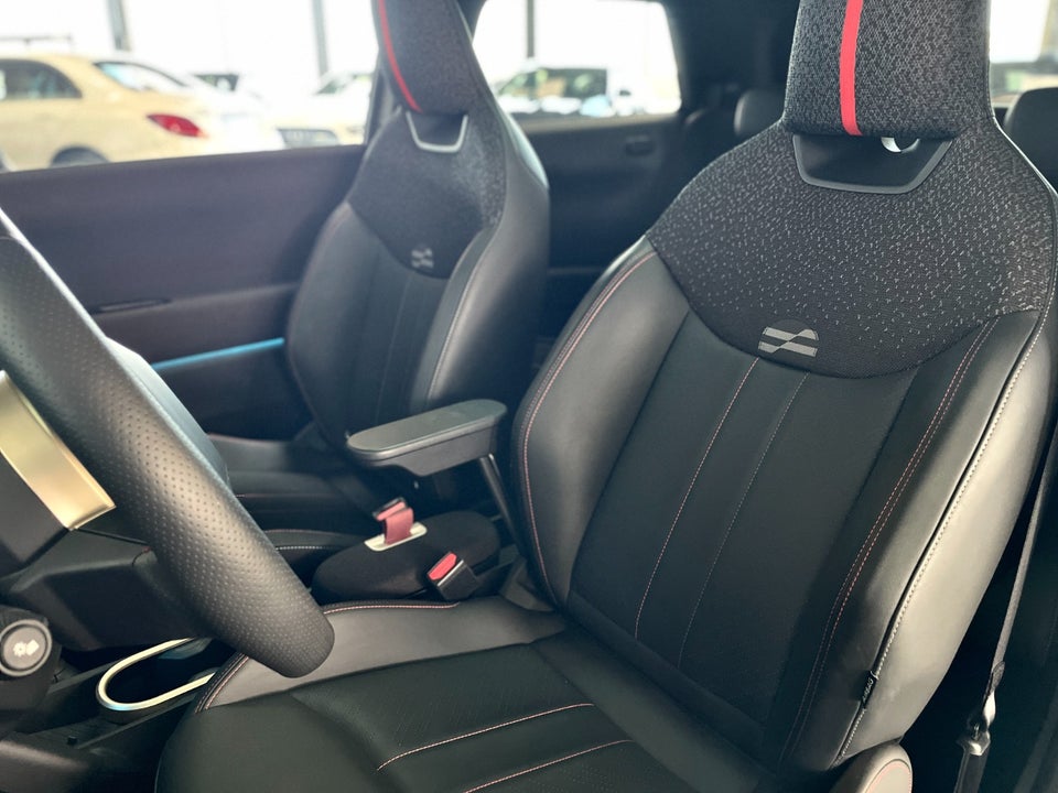 MINI Cooper E JCW Trim XL 3d