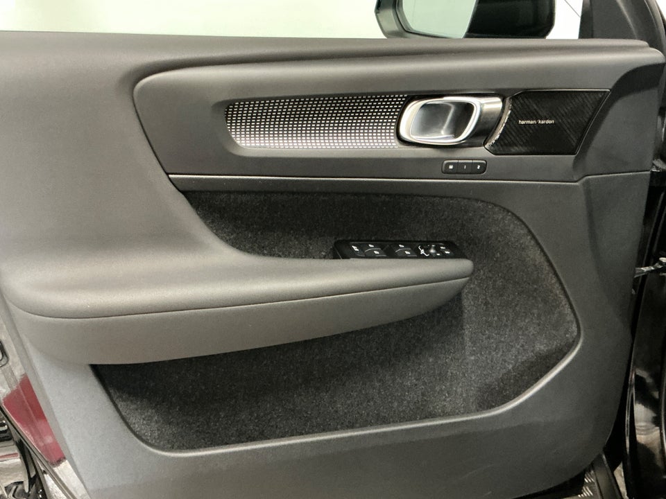 Volvo XC40 P8 ReCharge Twin Pro 5d