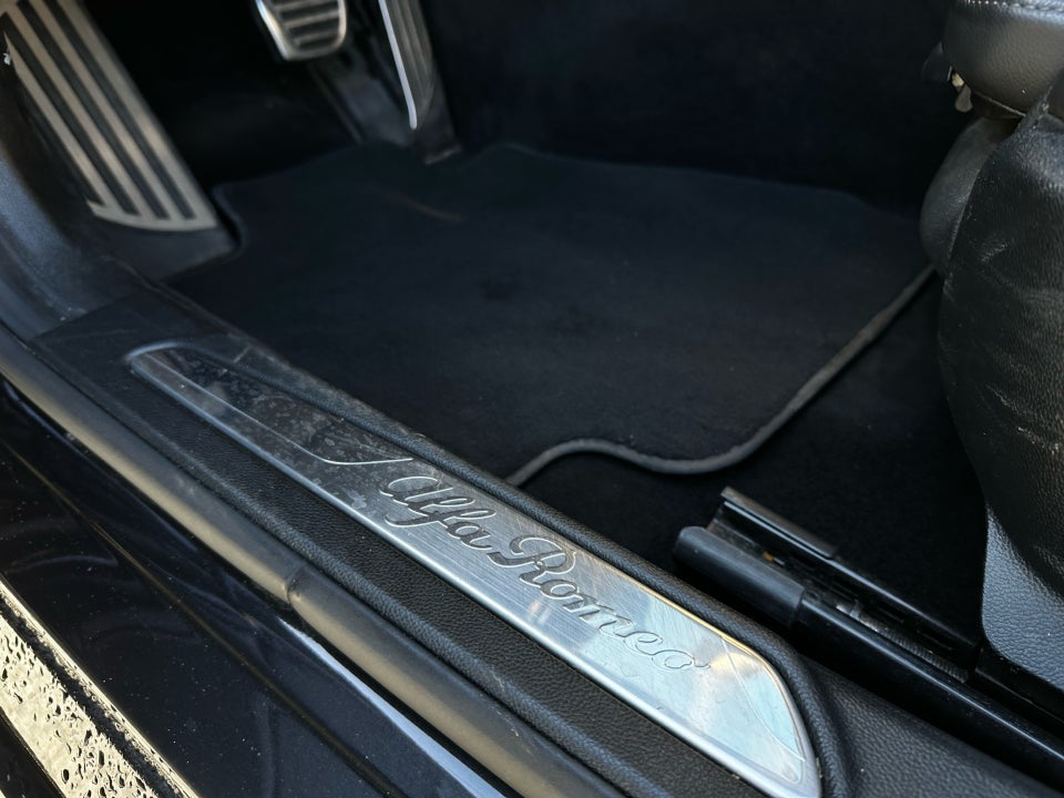 Alfa Romeo Giulia 2,0 T 280 Veloce aut. Q4 4d