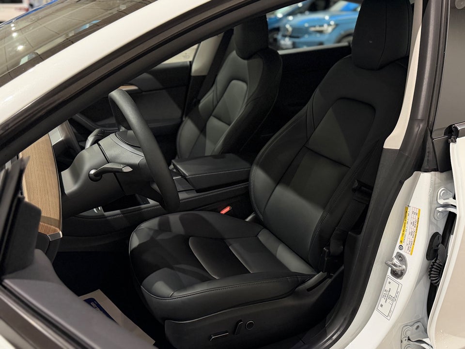 Tesla Model 3 Long Range AWD 4d