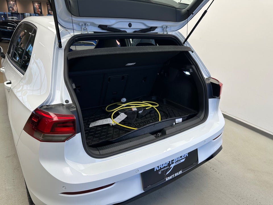 VW Golf VIII 1,4 GTE DSG 5d