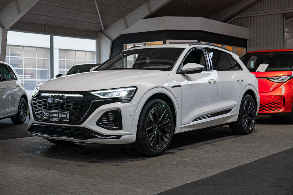 Audi Q8 e-tron 55 S-line quattro 5d