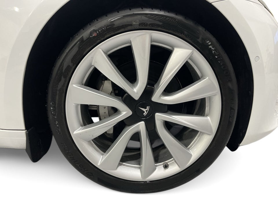 Tesla Model 3 Long Range AWD 4d