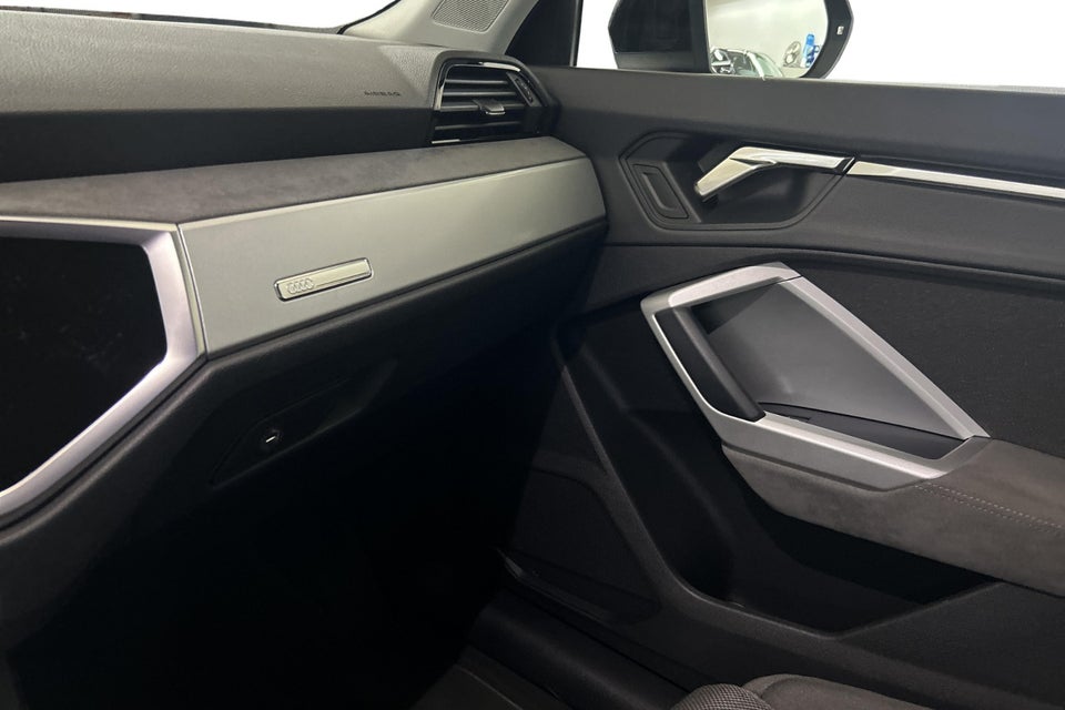 Audi Q3 45 TFSi e Attitude plus S-tr. 5d