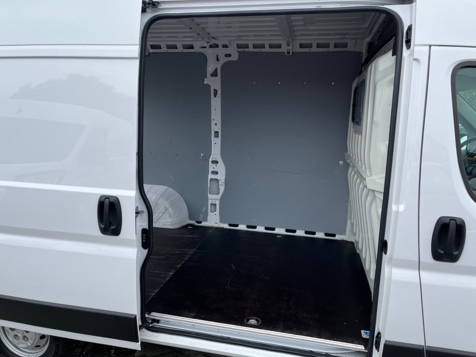 Peugeot Boxer 333 2,2 BlueHDi 140 L2H2 Premium