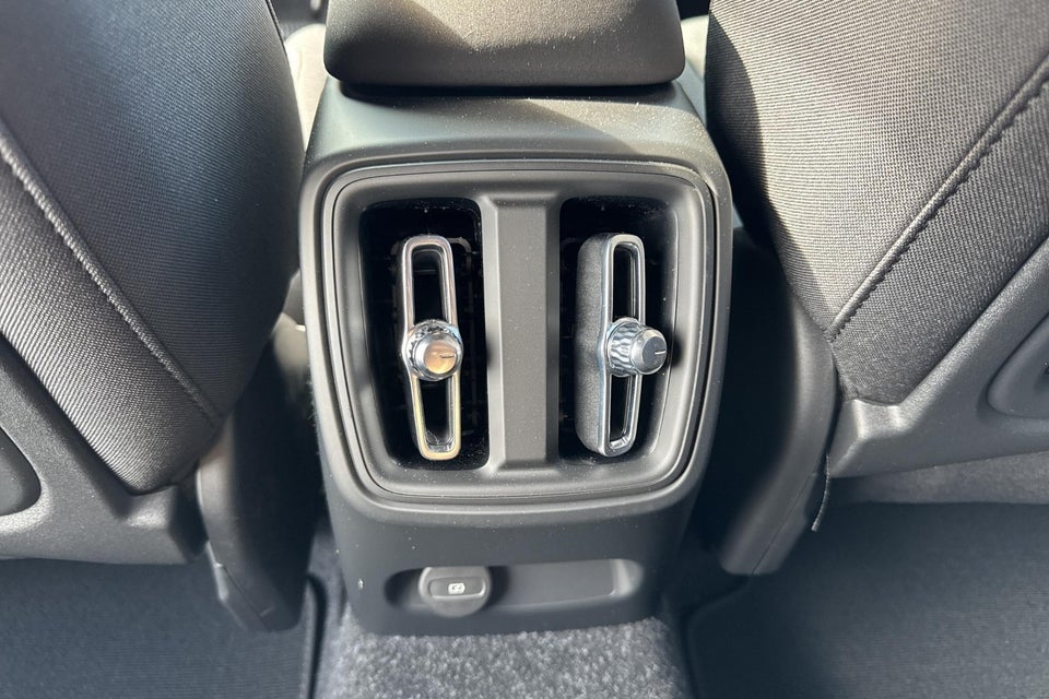 Volvo EX40 Standard Range Plus 5d