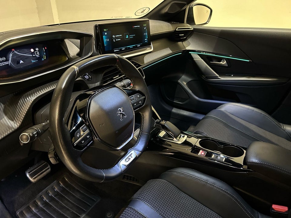 Peugeot e-208 50 GT 5d