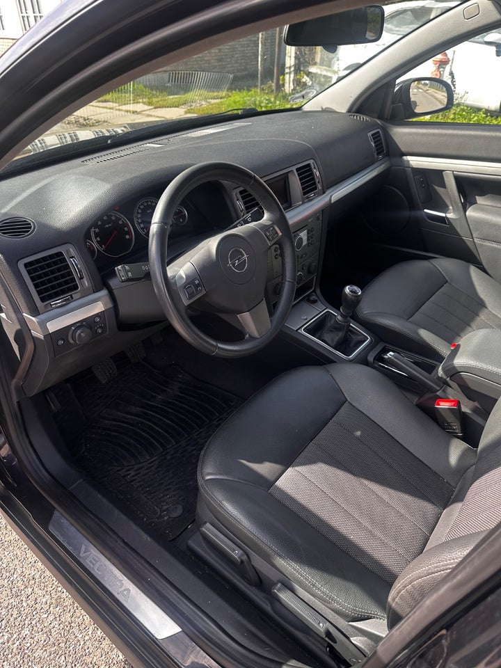 Opel Vectra 1,8 16V 140 Elegance Wagon 5d