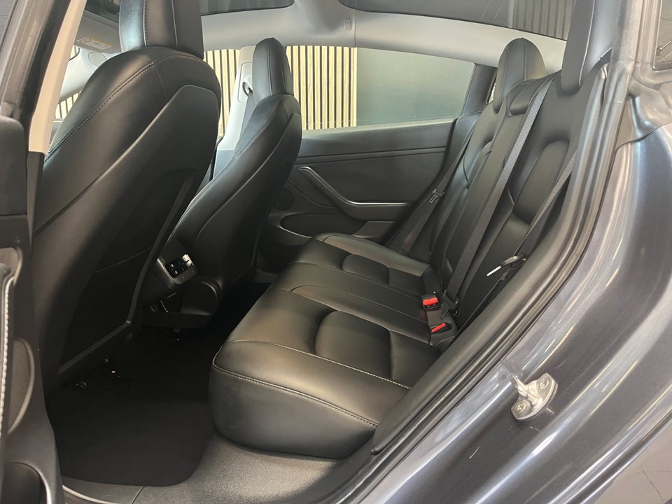 Tesla Model 3 Standard Range+ RWD 4d