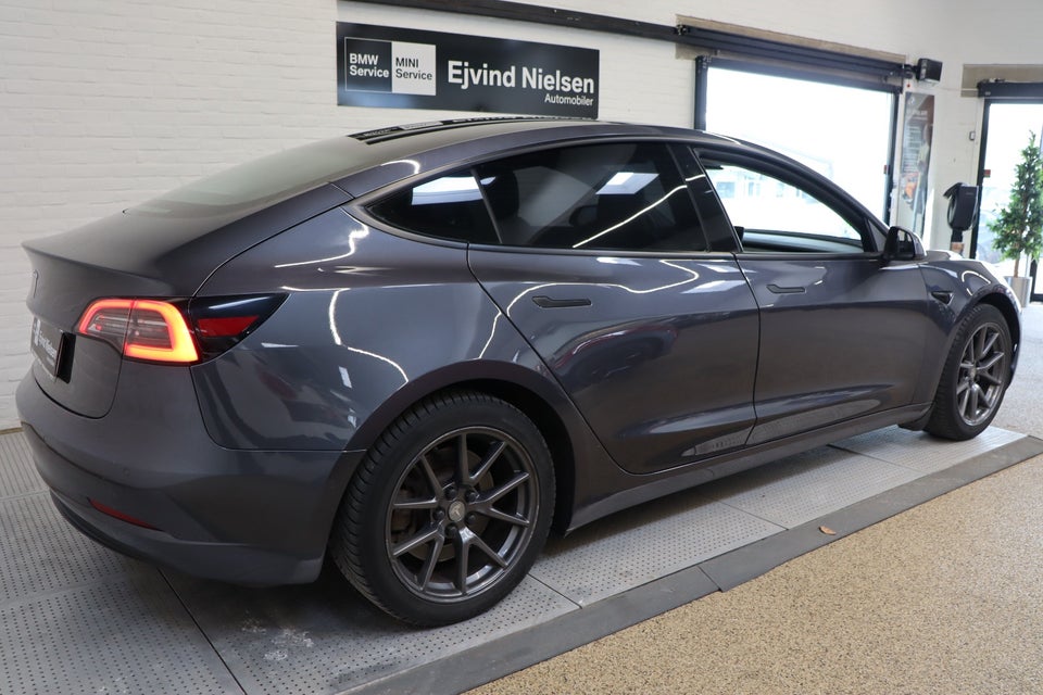 Tesla Model 3 Standard Range+ RWD 4d