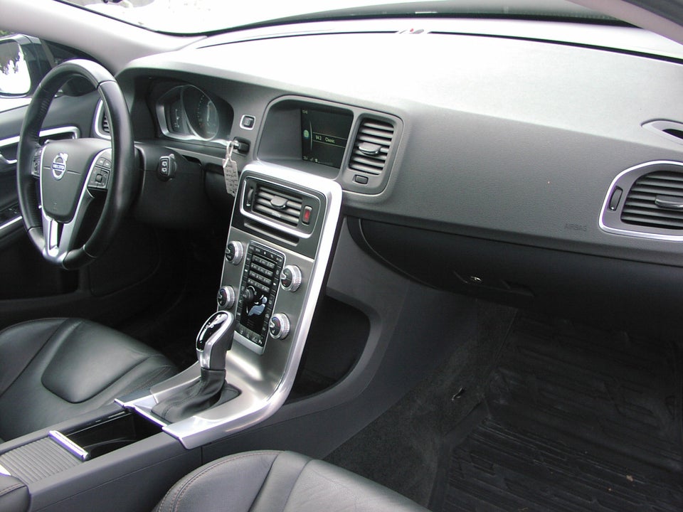 Volvo V60 CC 2,0 T5 245 Momentum aut. 5d