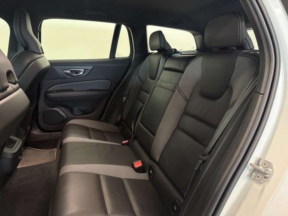 Volvo V60 2,0 T4 190 R-Design aut. 5d