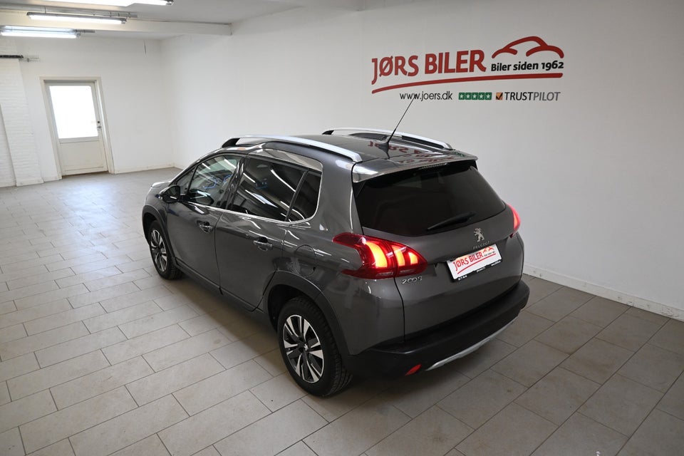 Peugeot 2008 1,2 e-THP 110 Selection Sky 5d