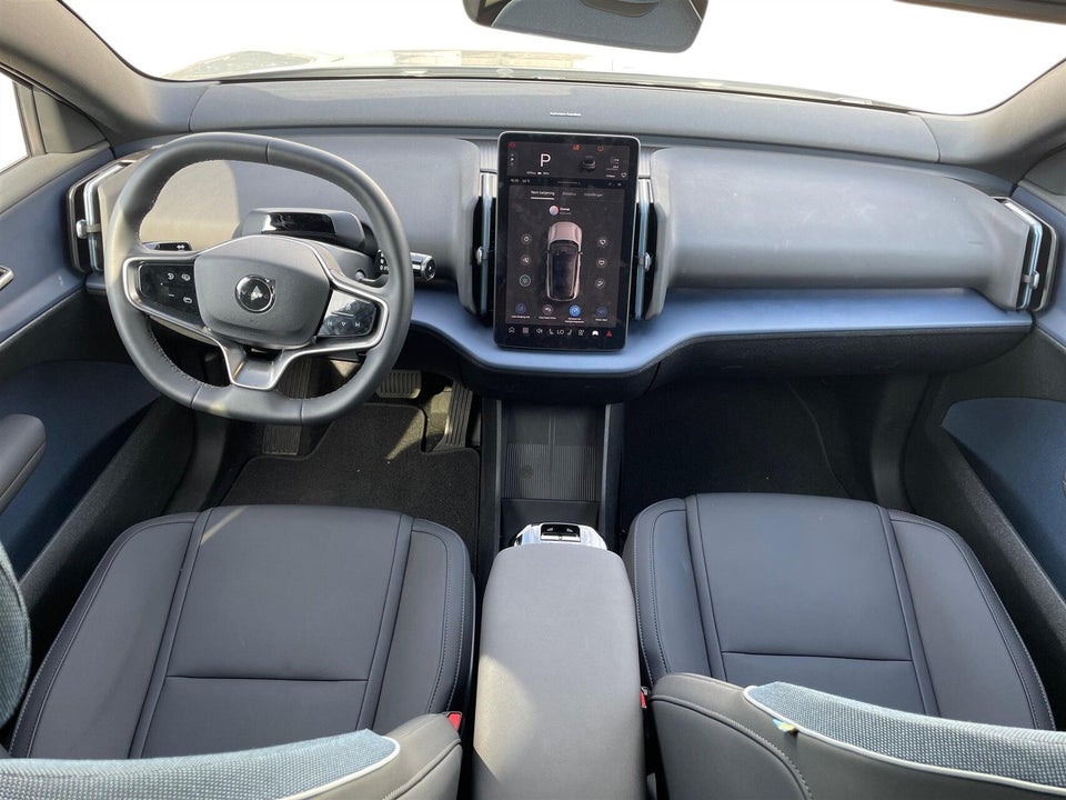 Volvo EX30 Extended Range Plus 5d