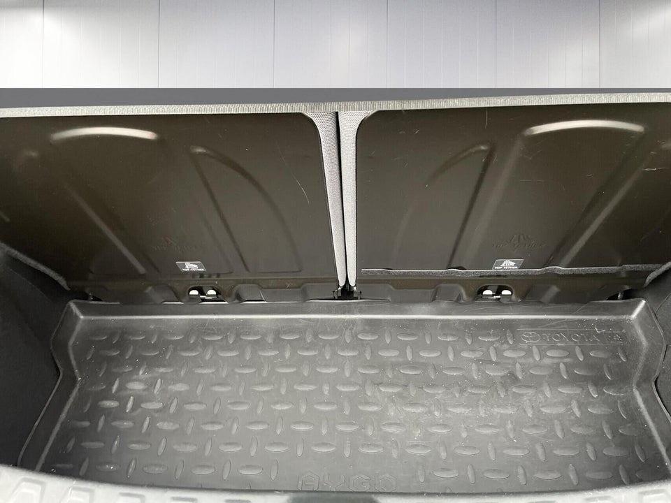 Toyota Aygo 1,0 VVT-i x-press 5d