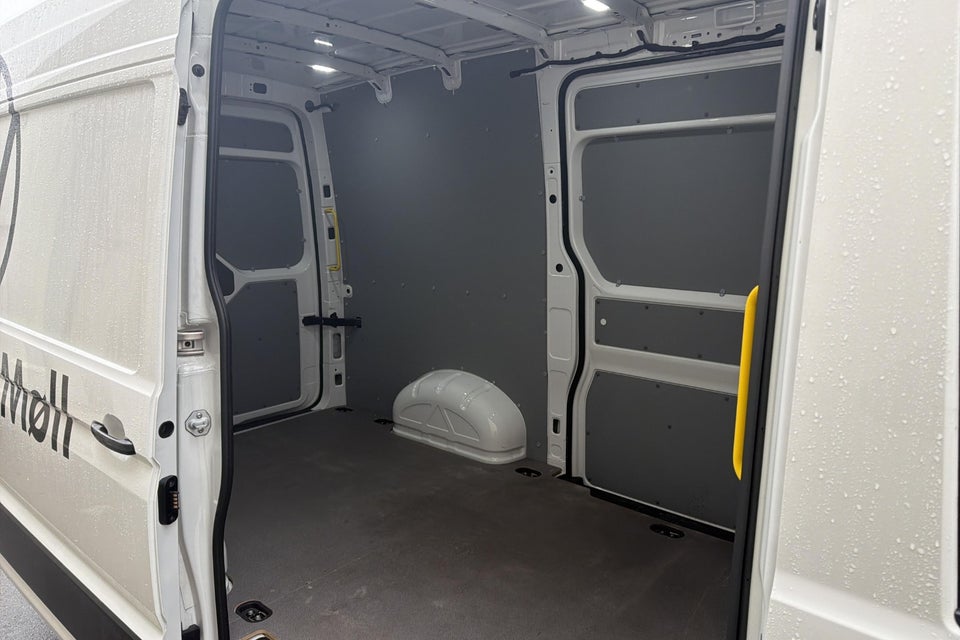 VW Crafter 35 2,0 TDi 177 Kassevogn L3H2 aut.