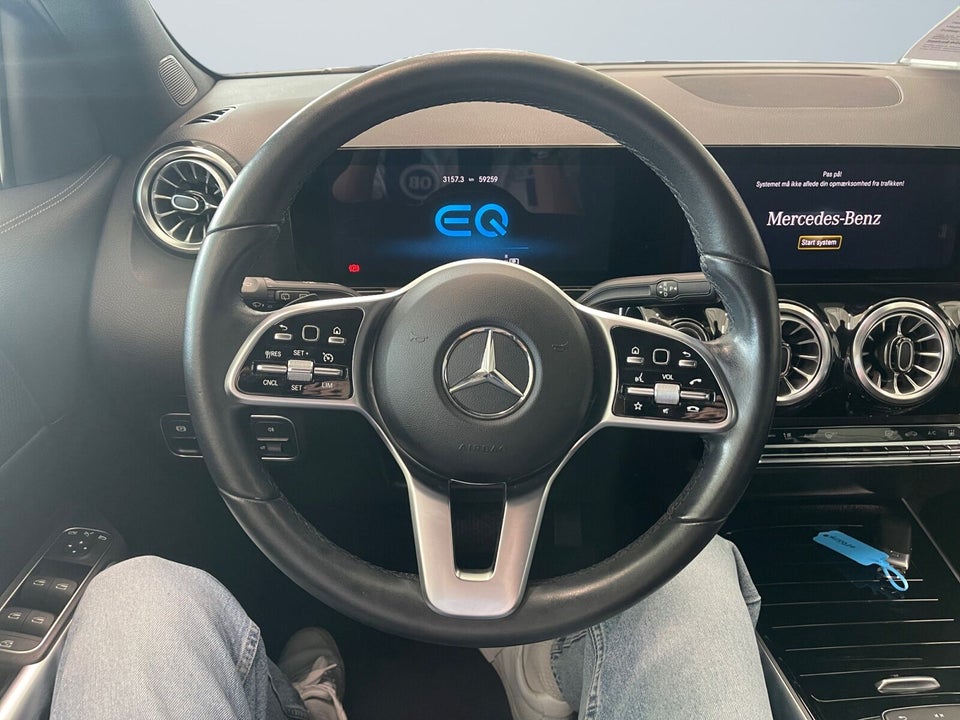 Mercedes EQA300 4Matic 5d