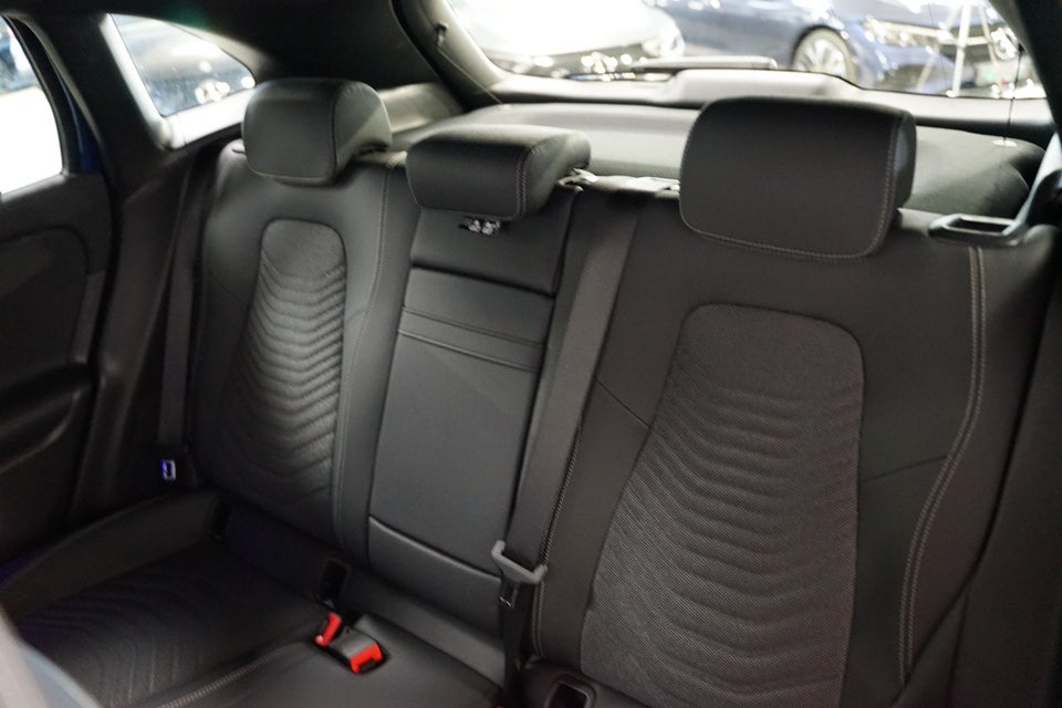 Mercedes EQA300 Progressive 4Matic 5d