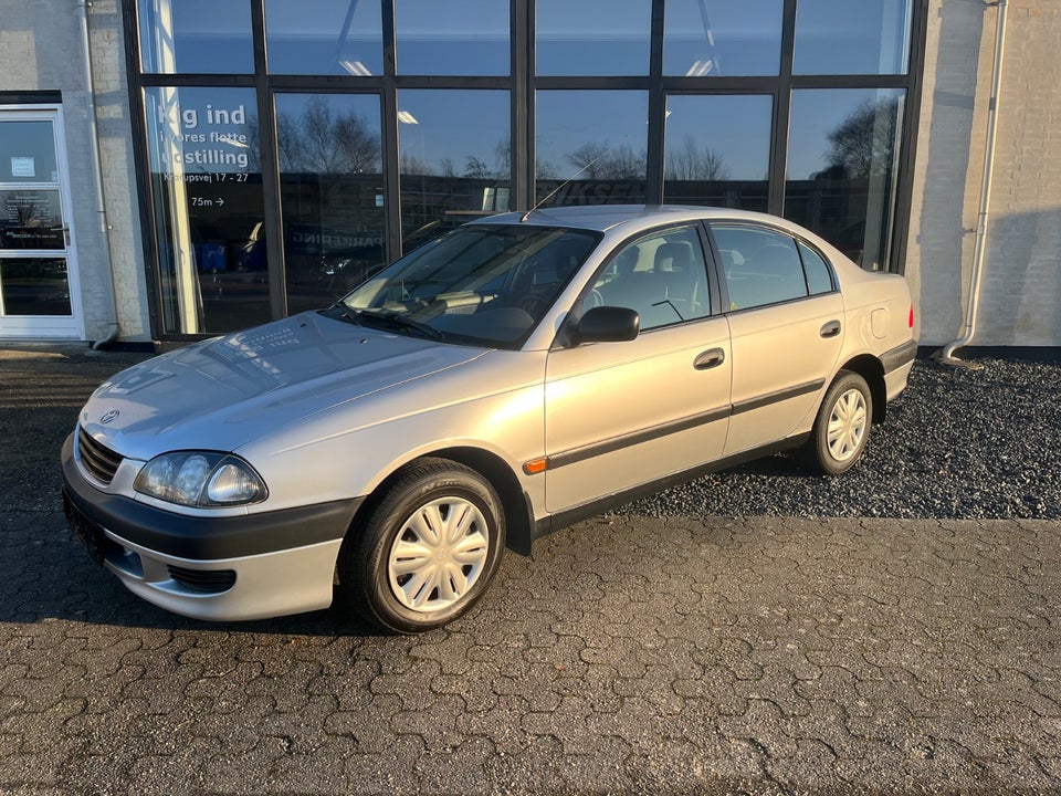 Toyota Avensis 1,6 Terra 4d