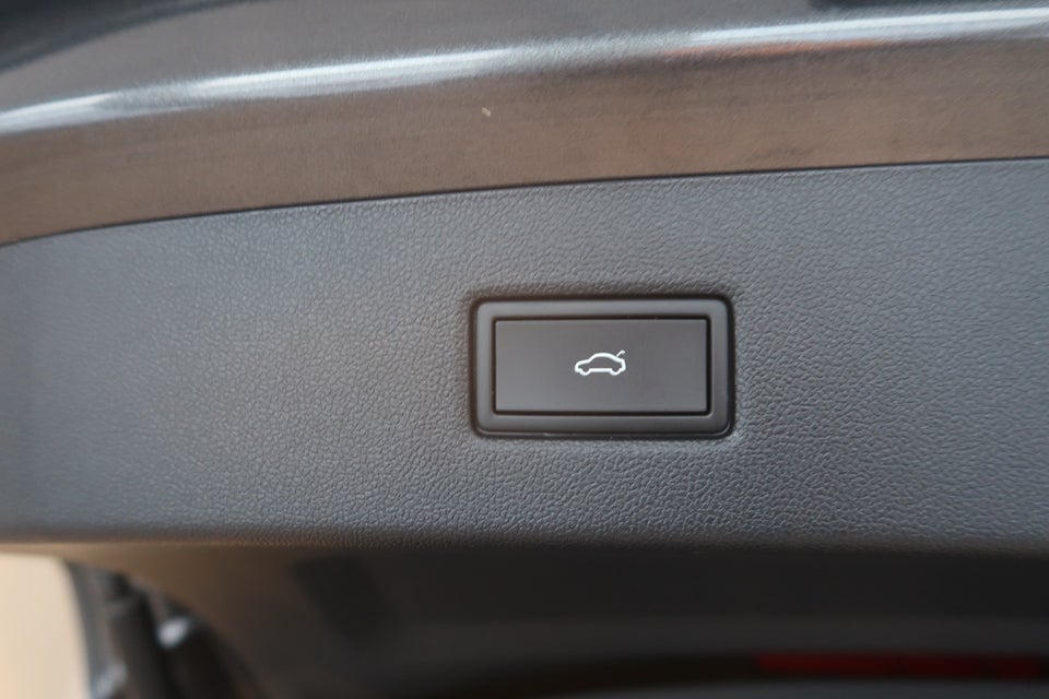 Ford Explorer 84 Premium Extended Range AWD 5d