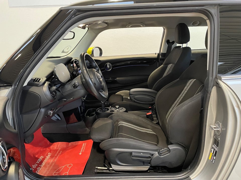 MINI Cooper SE Essential 3d