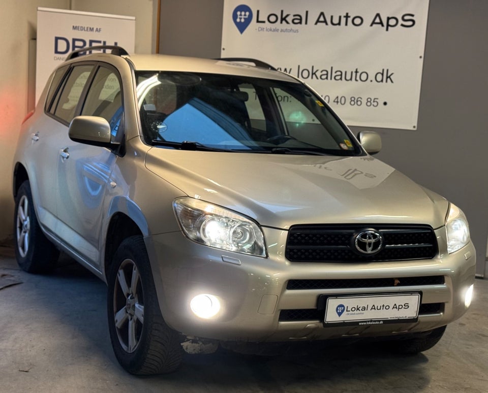 Toyota RAV4 2,0 VVT-i Plus aut. 4x4 Van 5d