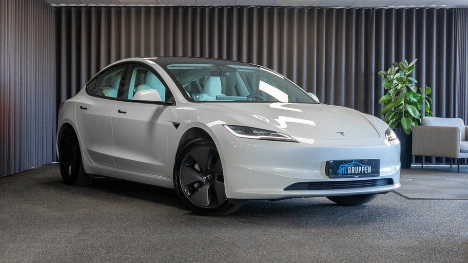 Tesla Model 3 RWD 4d