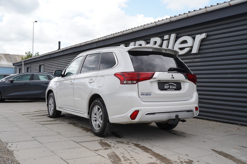 Mitsubishi Outlander 2,4 PHEV Inform+ CVT 4WD 5d