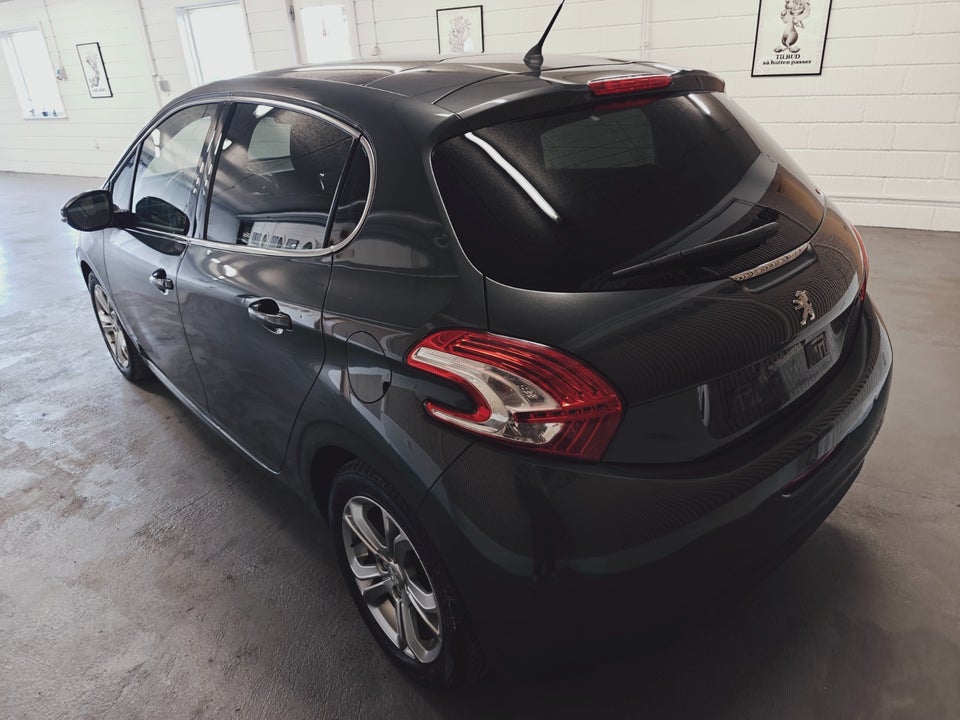 Peugeot 208 1,2 VTi Allure 5d