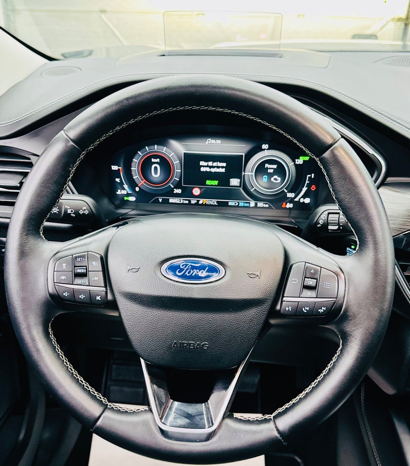 Ford Kuga 2,5 PHEV Vignale CVT 5d