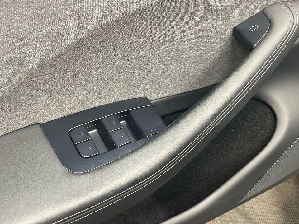 Tesla Model 3 RWD 4d