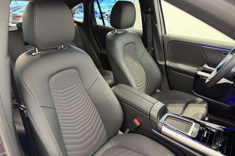 Mercedes EQA300 Progressive 4Matic 5d