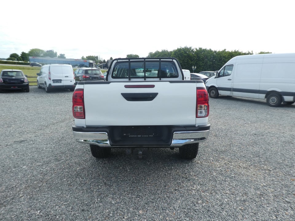 Toyota HiLux 2,4 D-4D 150 T2 Db.Kab 4x4 4d