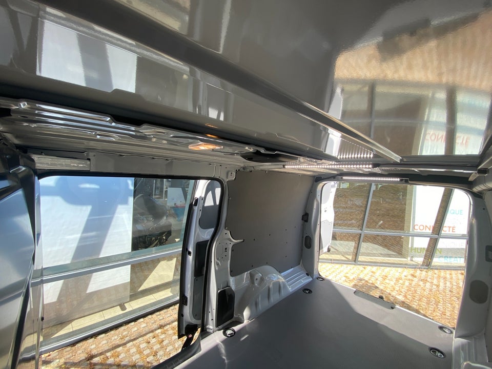 Peugeot Expert 2,0 BlueHDi 144 L2 Premium EAT8 Van