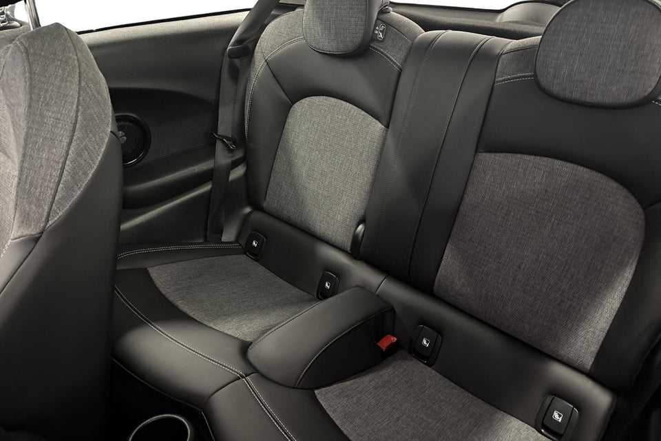 MINI Cooper SE Essential 3d