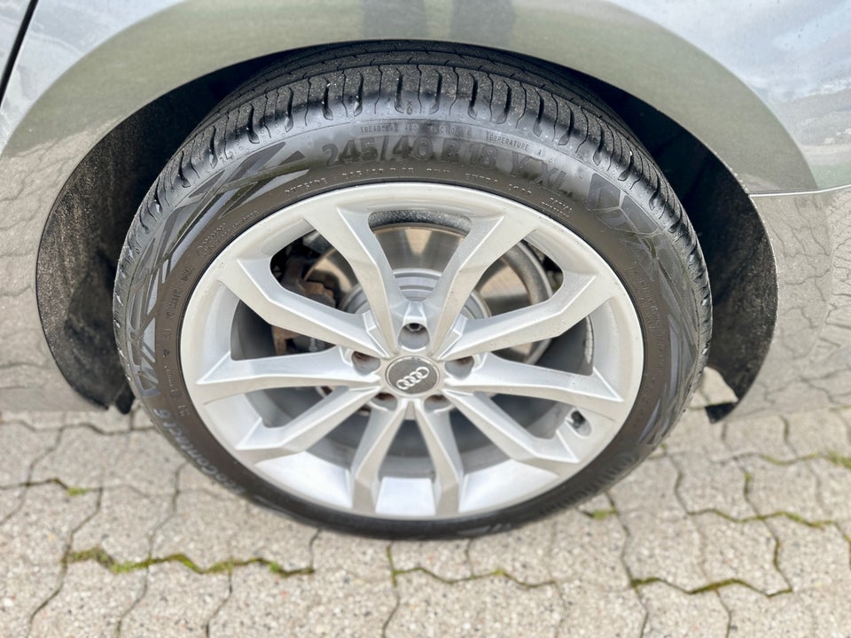 Audi A4 40 TDi S-line S-tr. 4d