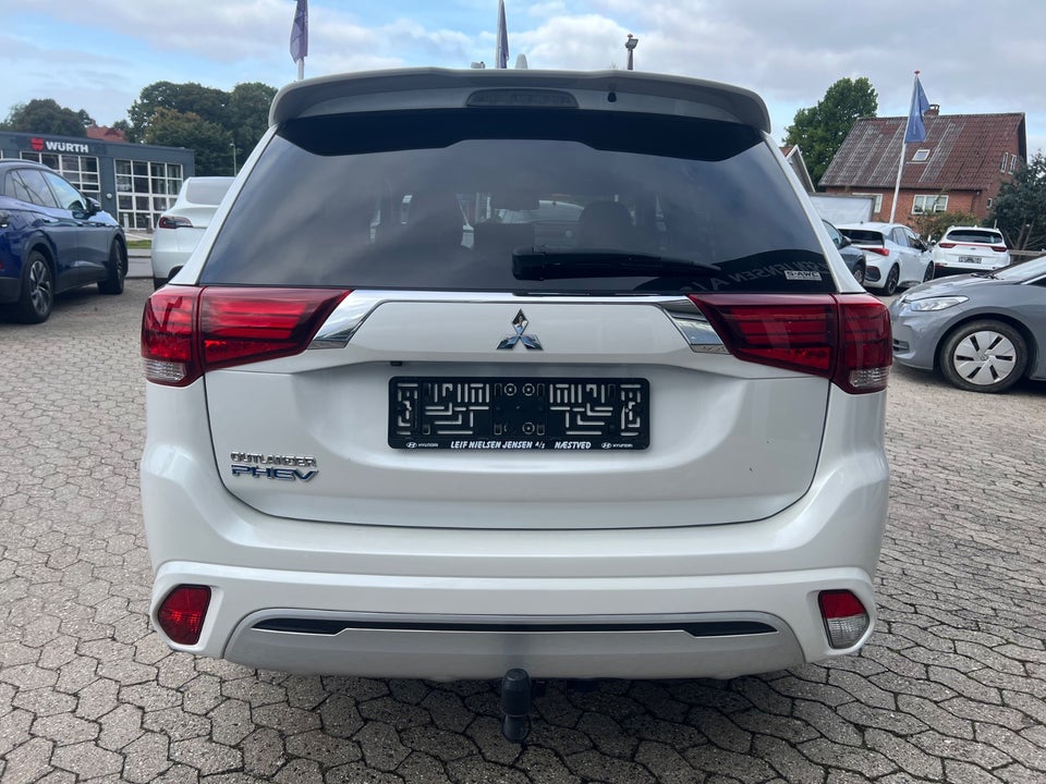 Mitsubishi Outlander 2,4 PHEV Invite+ CVT 4WD 5d