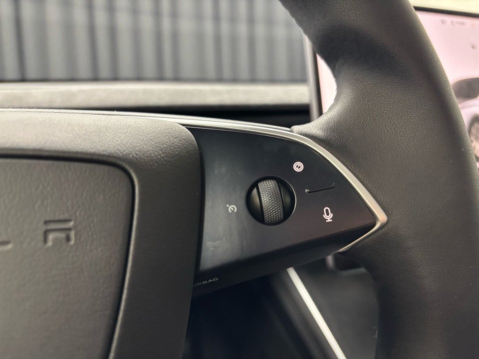 Tesla Model Y Launch Series Long Range AWD 5d