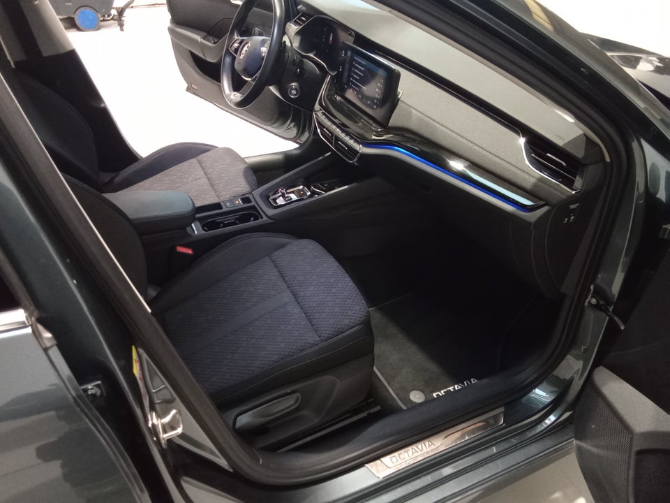 Skoda Octavia 2,0 TDi 150 Business Executive Combi DSG 5d