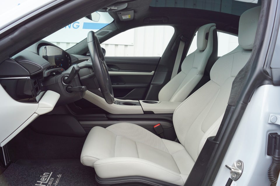 Porsche Taycan Turbo S Performance+  4d