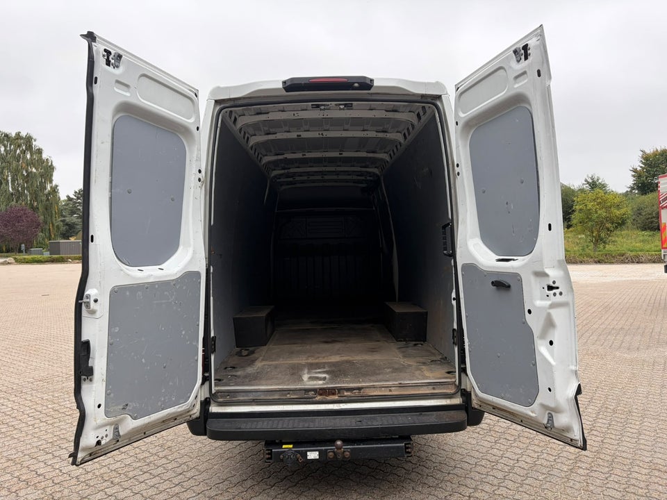 Iveco Daily 2,3 35S16 16m³ Van AG8