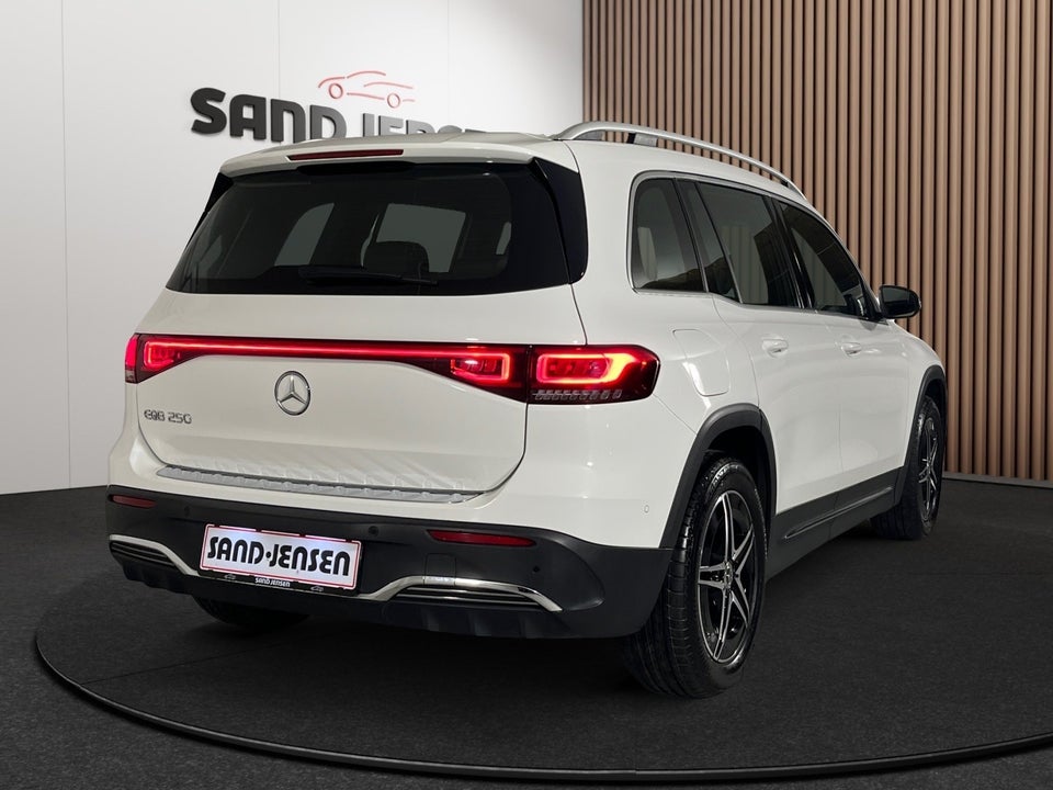 Mercedes EQB250 AMG Line 5d