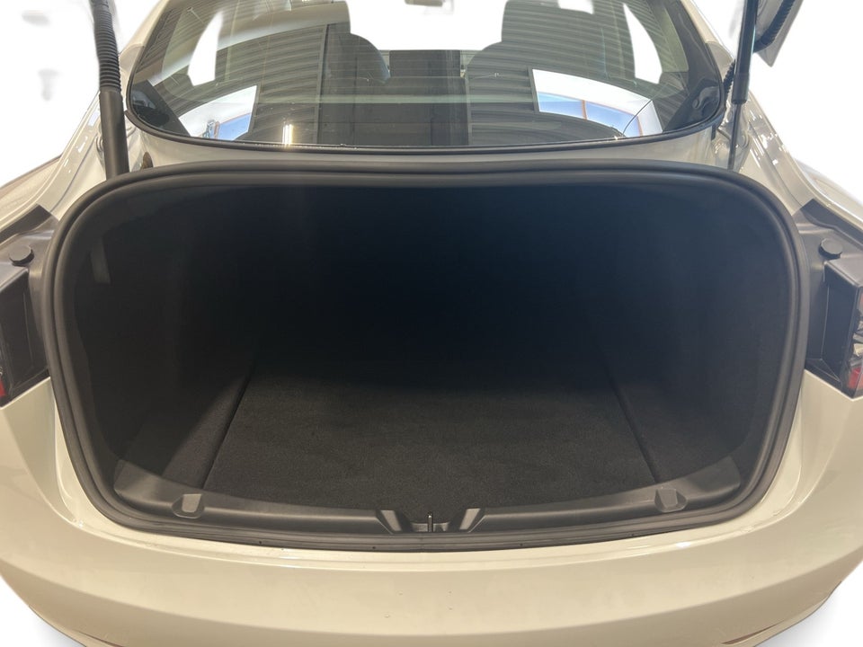 Tesla Model 3 RWD 4d