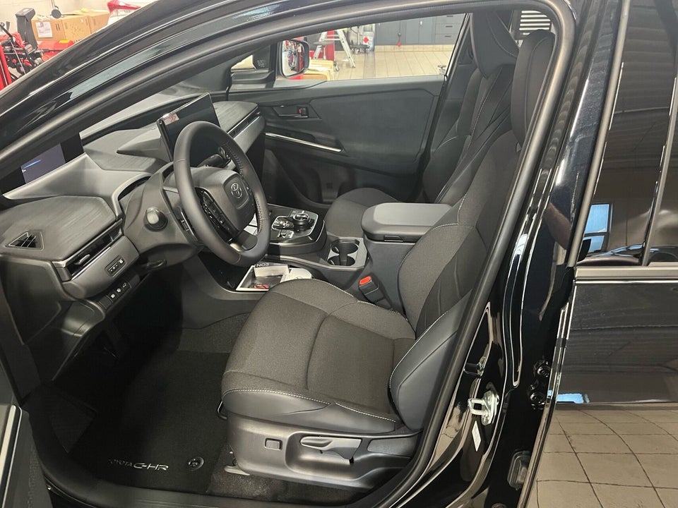 Toyota C-HR+ 77 Active 5d