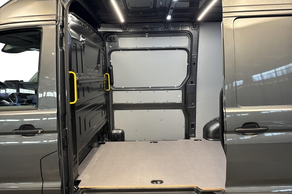 VW Crafter 35 2,0 TDi 177 Kassevogn L3H3 aut.